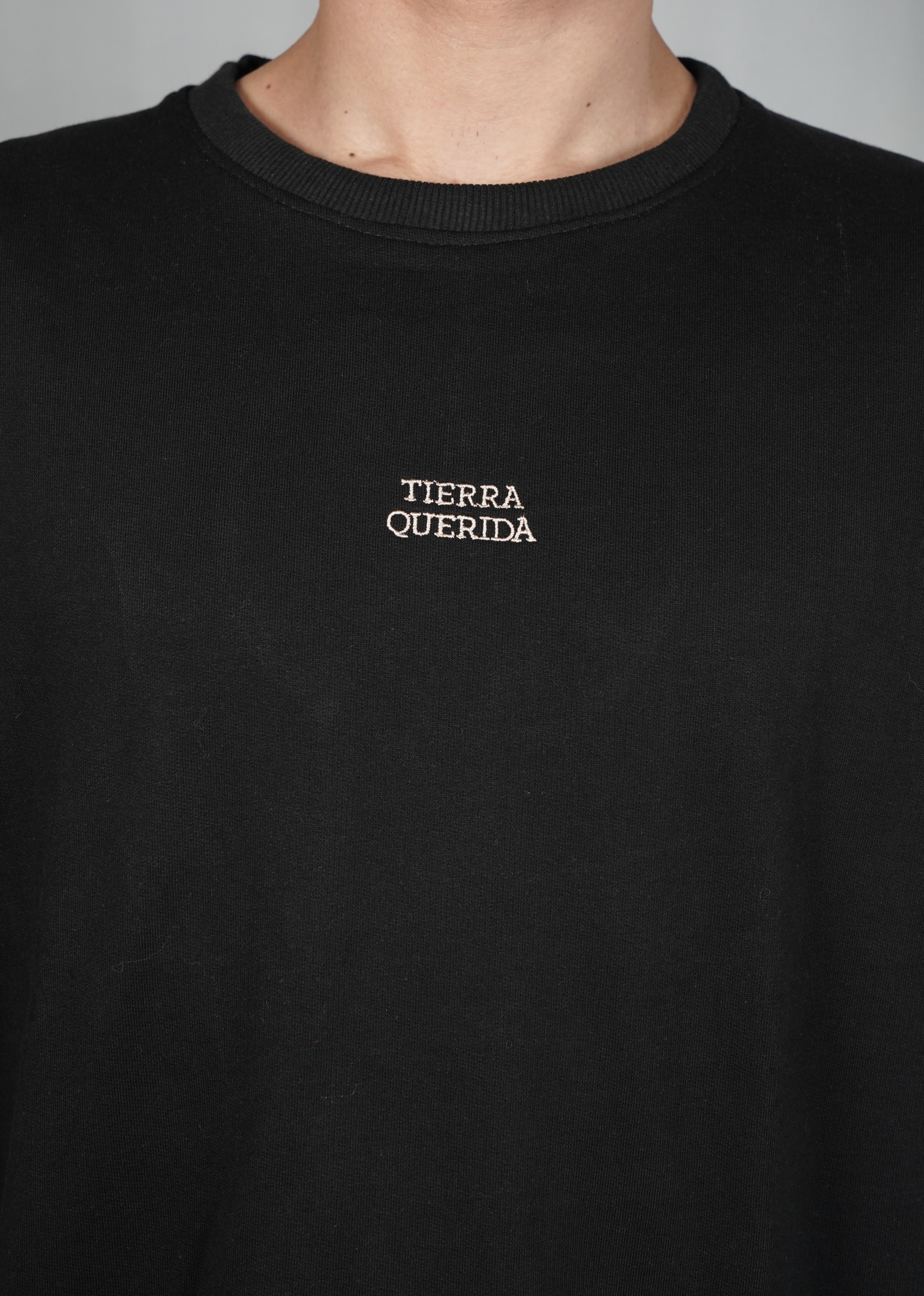 REF. Tierra Querida | Buzo básico - Image 3